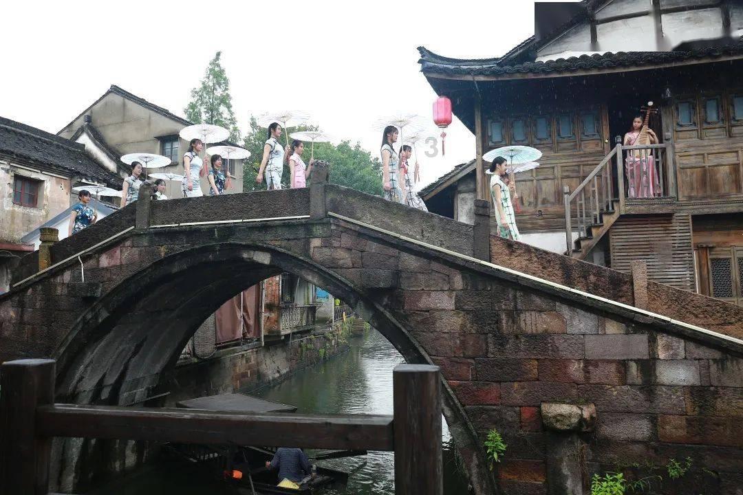 鲜奶运输车找不同